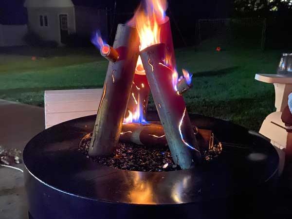 custom_natural_gas_fire_pit_with_fake_logs.jpg